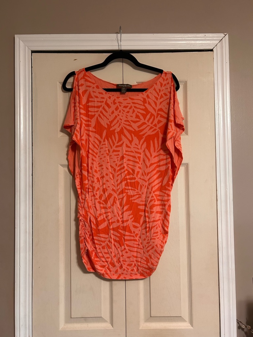 🔥Tommy Bahama Coral Leaf Print Batwing Top